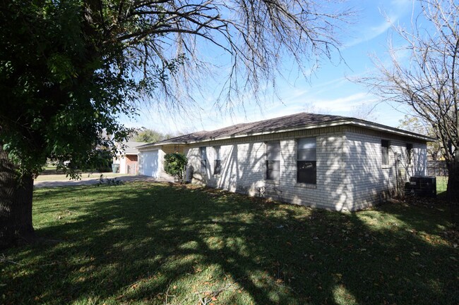 Building Photo - 1210 Waters Dairy Rd