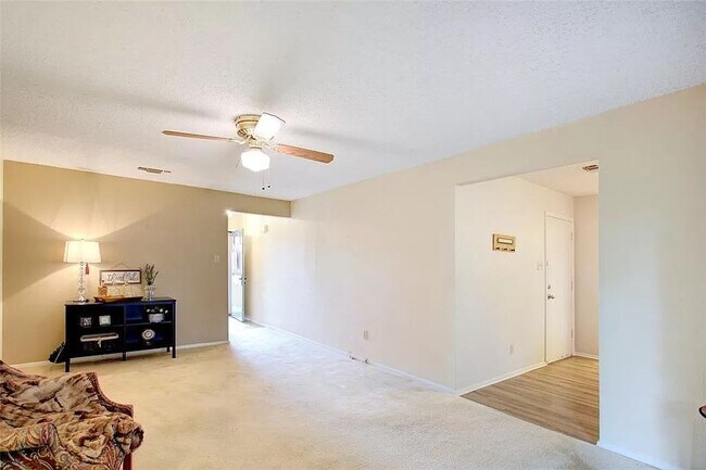 Foto del edificio - 2311 Vassar Ct
