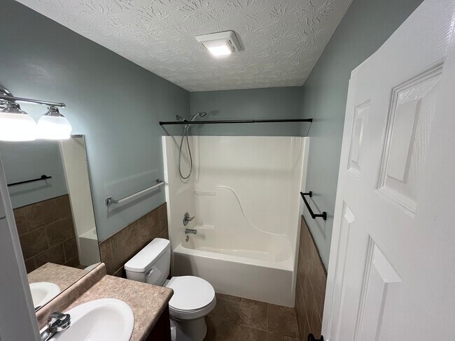 Building Photo - 5817 Pine Needle Ln