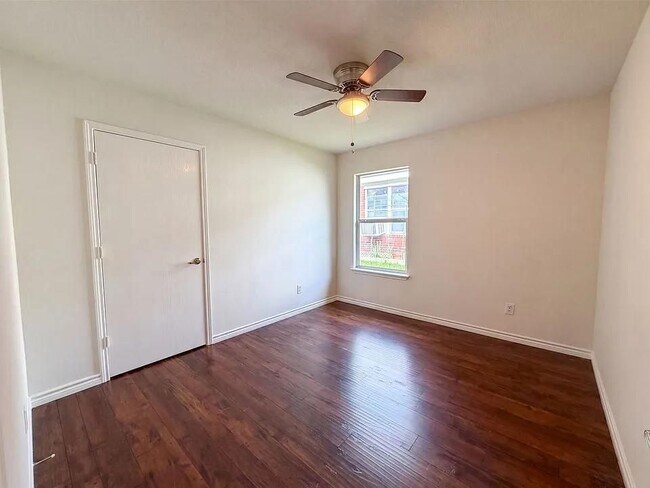 Building Photo - 2324 Glenhaven Dr