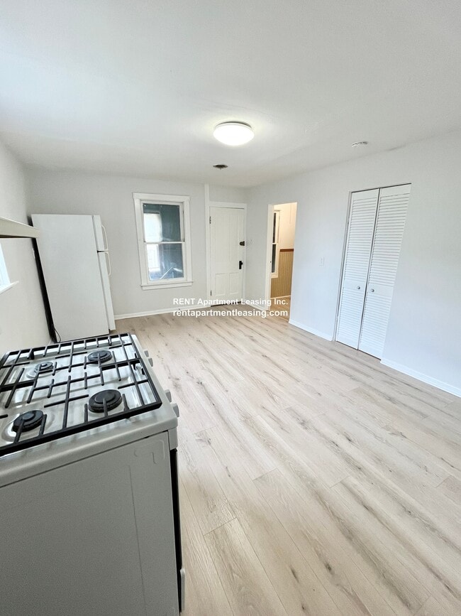 Building Photo - 3609 N Kedvale Ave