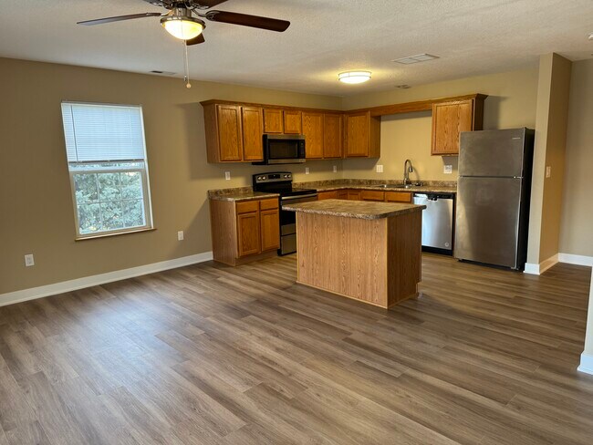 Cocina - 389 NE Sandalwood