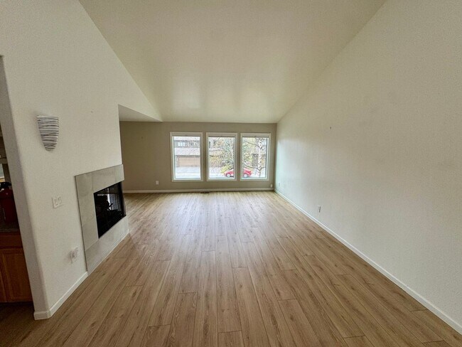 Foto del edificio - 2045 Eastridge Dr