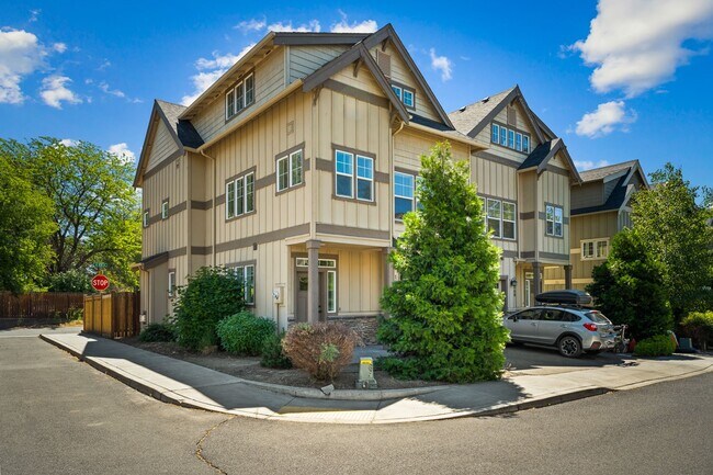Foto del edificio - Close proximity to Old Mill District and downtown