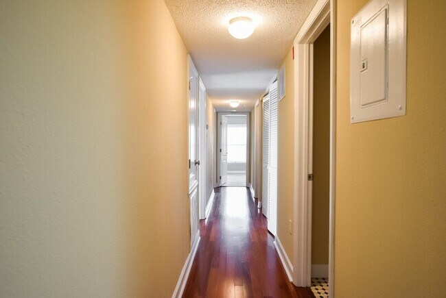 Foto del edificio - 2035 Dixie Belle Dr