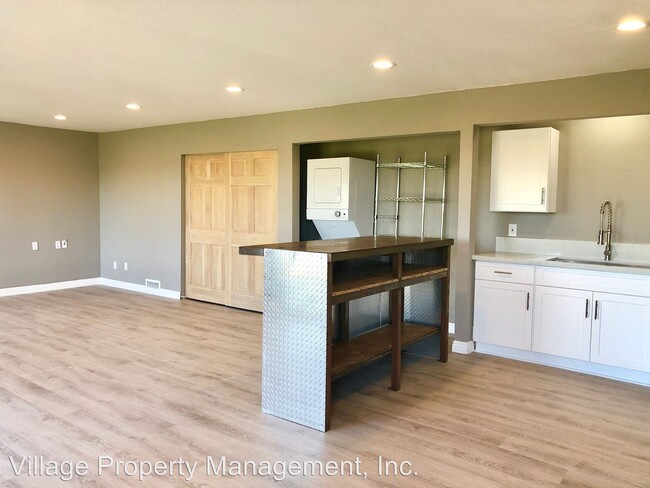Building Photo - 3613 Palomar Dr