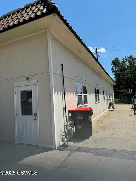 Building Photo - 17 Bound Ave