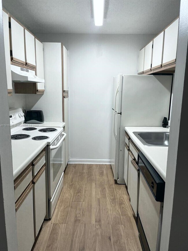 Foto del edificio - 4241 W McNab Rd