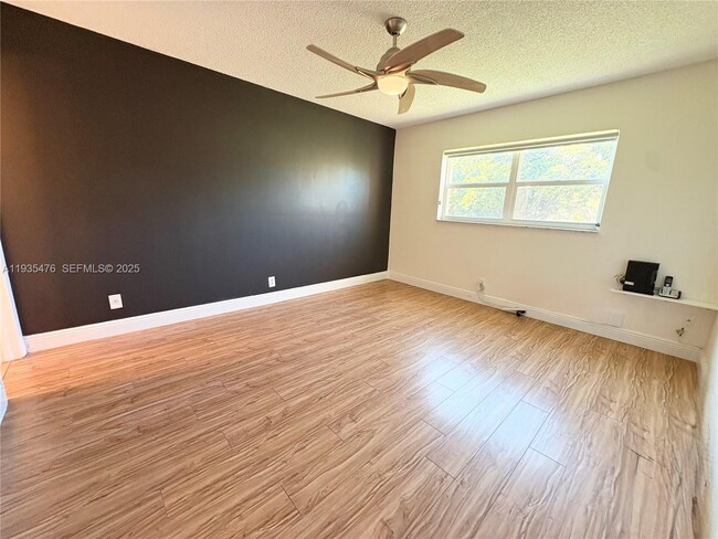 Building Photo - 8826 W McNab Rd