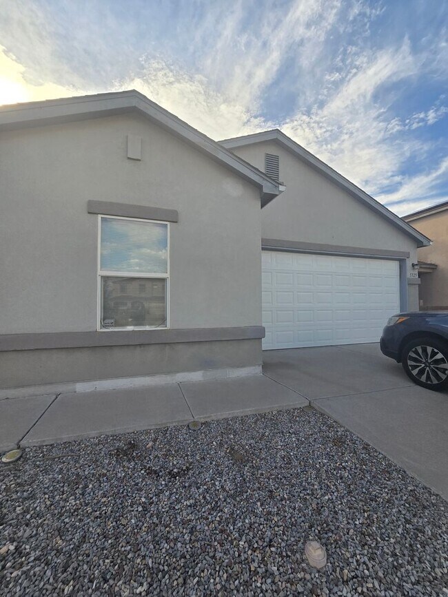Foto del edificio - 5325 Caprock Ct NE