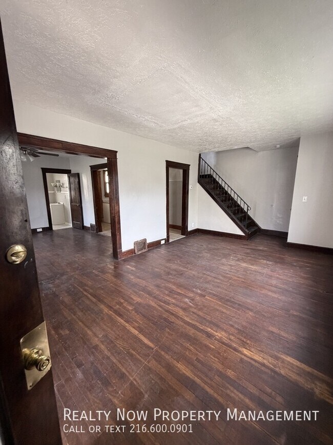 Foto del edificio - 10010 Almira Ave