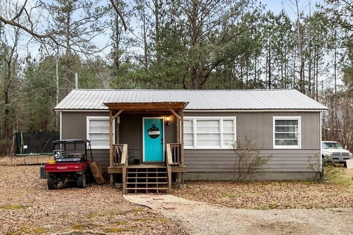 Primary Photo - Cozy Home on 1.22 acres in Beauregard