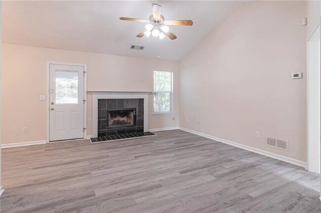 Foto del edificio - 1190 Mercury Dr SE