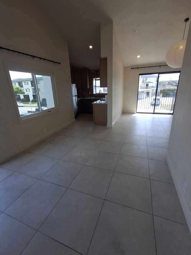 Foto del edificio - 13025 Roselle Ave