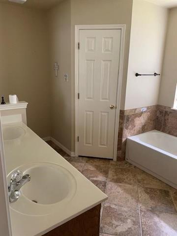 Foto del edificio - 112 Meadow Ln