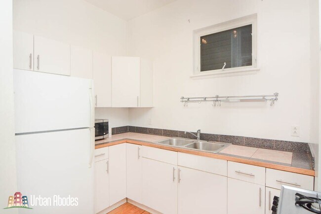 Foto del edificio - 2432 W Moffat St