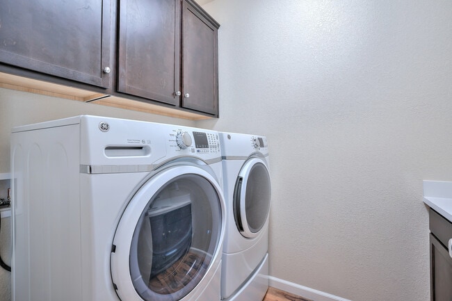 Foto del edificio - 3 Bedroom 2.5 Bath 2 Car Garage Condo At C...