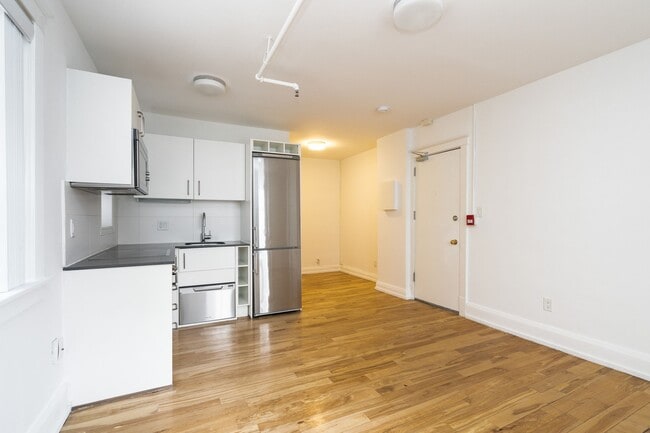 Building Photo - 54 Maitland St