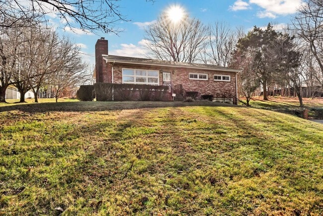 Foto del edificio - 780 Rossview Rd