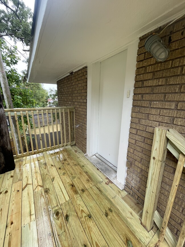 Building Photo - 720 1/2 N Main st Apt A