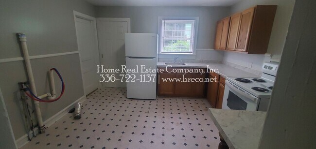 Building Photo - 2738 Patrick &amp; 622 28th (Drawer 1 - 608)