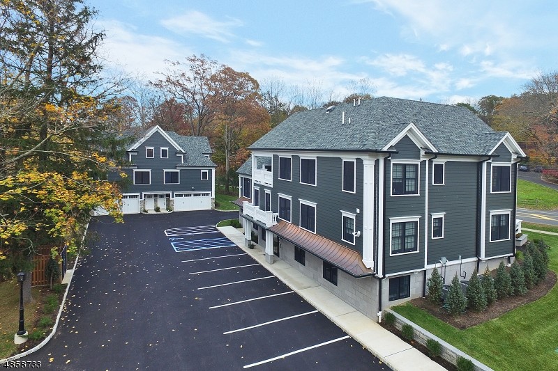 Primary Photo - 210 Mountain Blvd