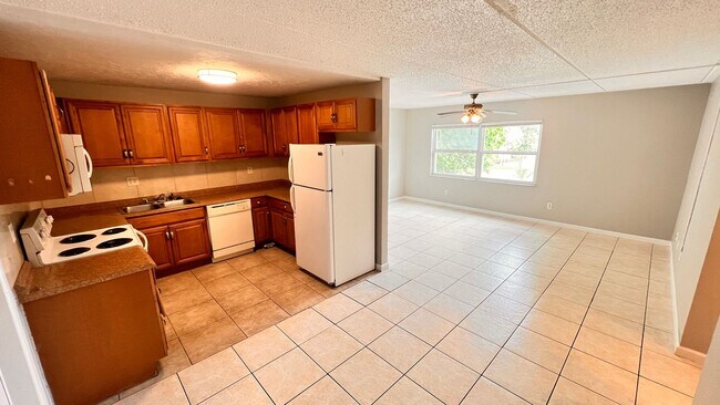 Foto del edificio - Cozy 3 Bd/2Ba Apartment in Commodore Place...