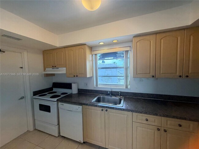 Foto del edificio - 7590 SW 82nd St