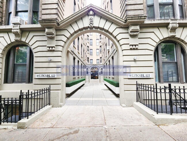 Foto del edificio - 611 West 137th Street