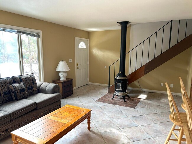 Foto del edificio - Long-term Lake Forest Glenn Condo