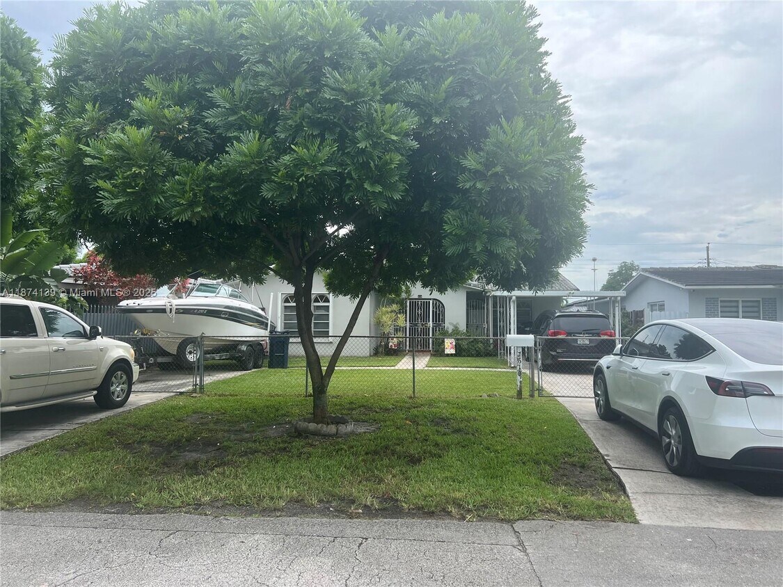 Foto principal - 7610 NW 4th St