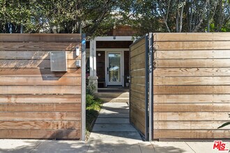Building Photo - 1613 Cabrillo Ave