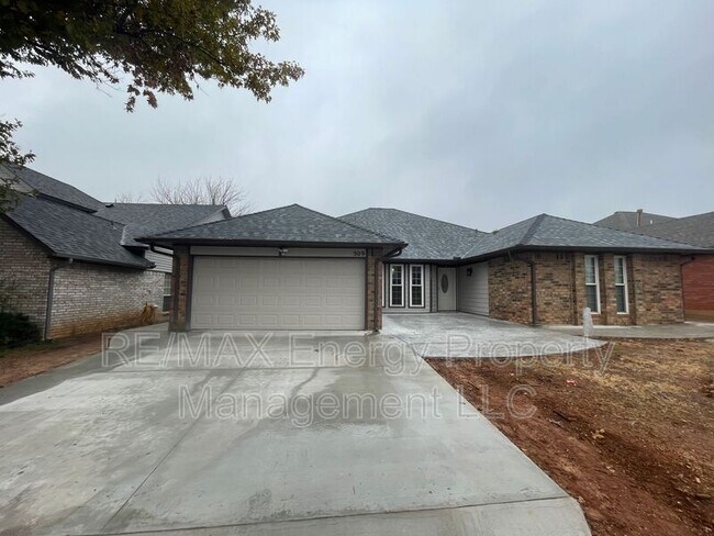Building Photo - 509 Greenfield Dr