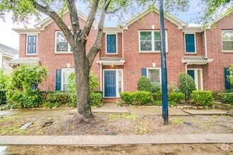 Building Photo - 914 W Heights Hollow Ln