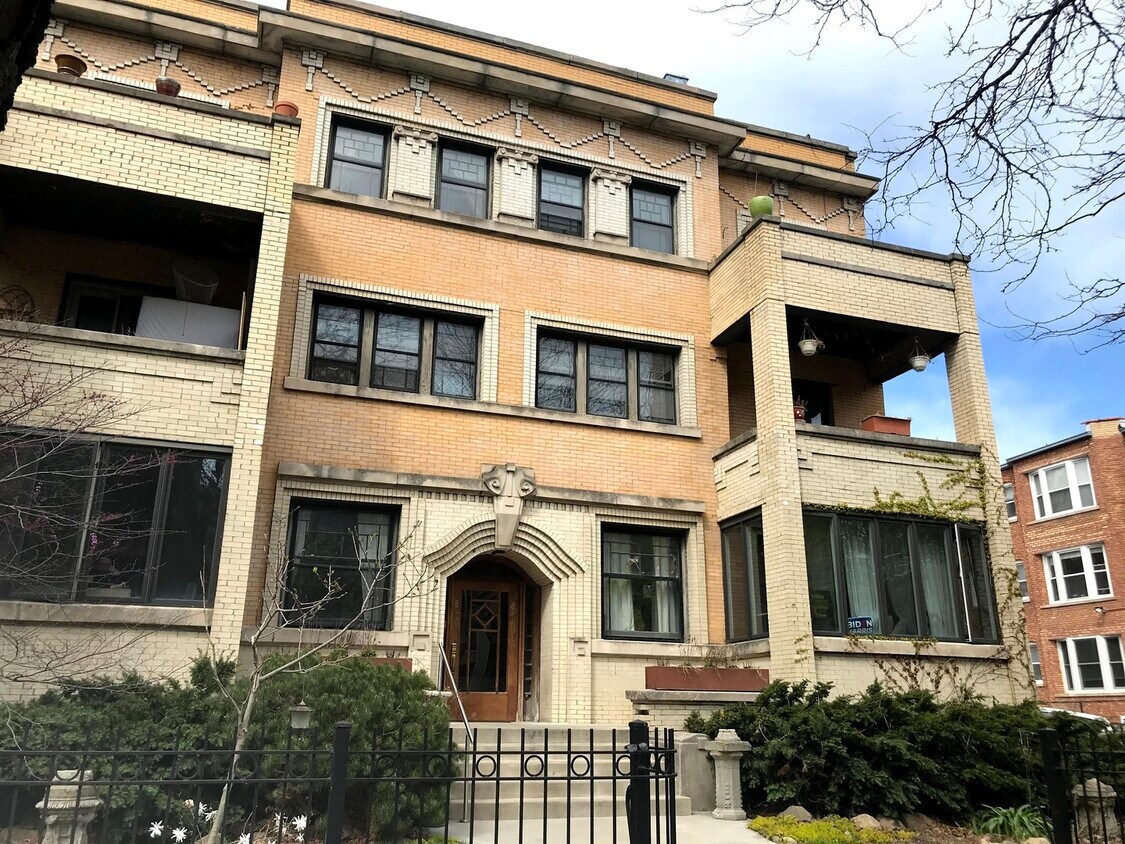 Primary Photo - 844 W Lakeside Pl