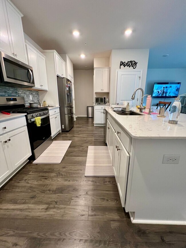 Foto del edificio - Stunning 4-Bed Townhome in Quakertown! Ava...
