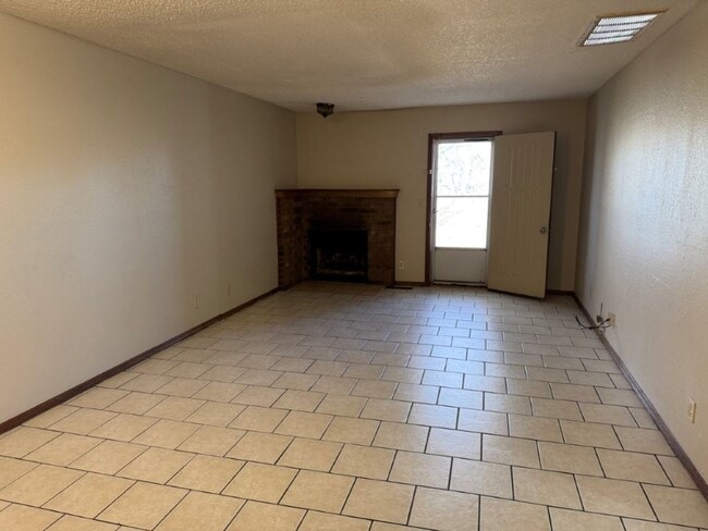 Photo - 3 bed, 2 bath and a 2 car garage duplex for rent in Moore near 12th Street and I-35! House