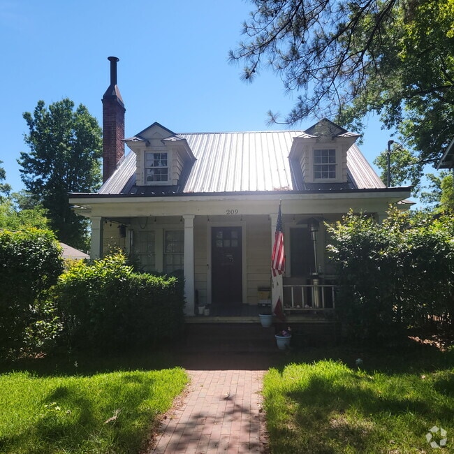 Building Photo - 209 S Library St