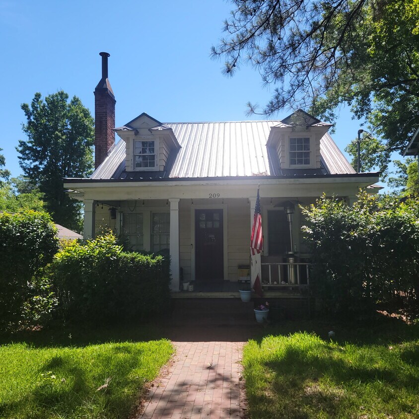 Primary Photo - 209 S Library St
