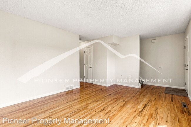 Foto del edificio - 3 br, 1.5 bath House - 590 S Eaton St