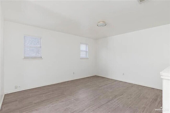 Building Photo - 3901 Robin Ave