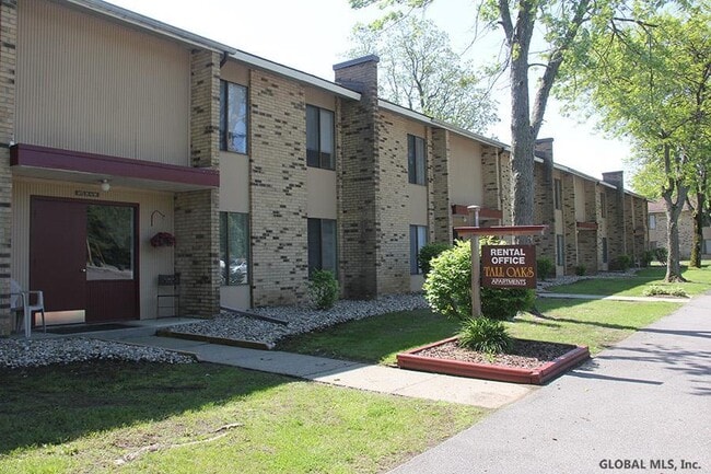 Building Photo - 2475 BROOKSHIRE Dr