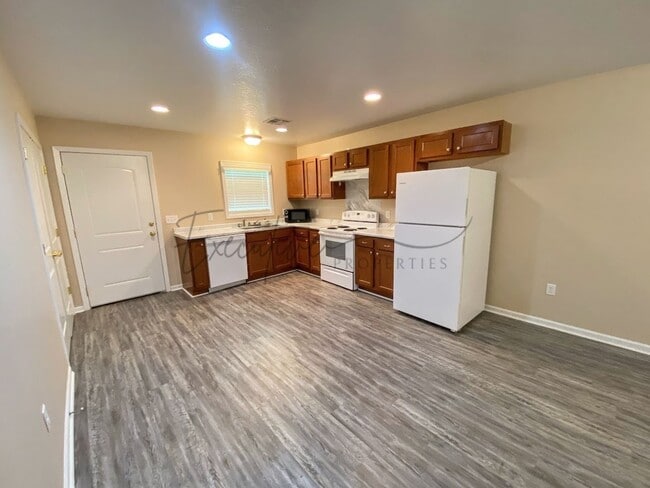 Foto del edificio - 308 E 1st St