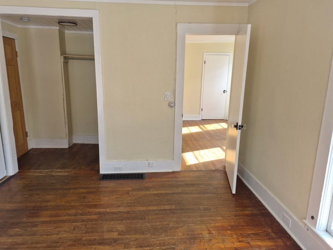 Building Photo - 15 Hubbard St