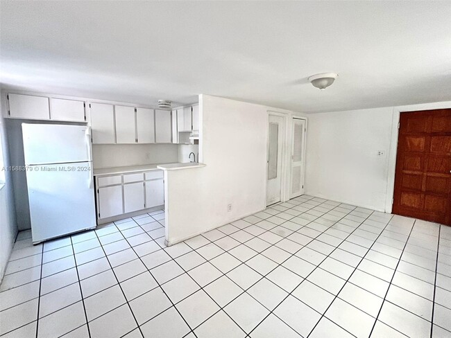 227 Phoenetia Ave Unit 3, Coral Gables, FL 33134 - Room for Rent in ...