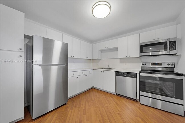Building Photo - 13499 Biscayne Blvd