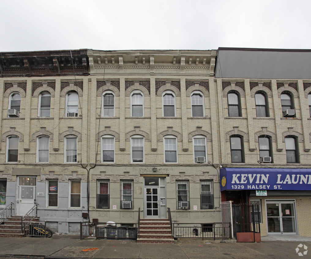 Foto del edificio - Halsey Street Apartments