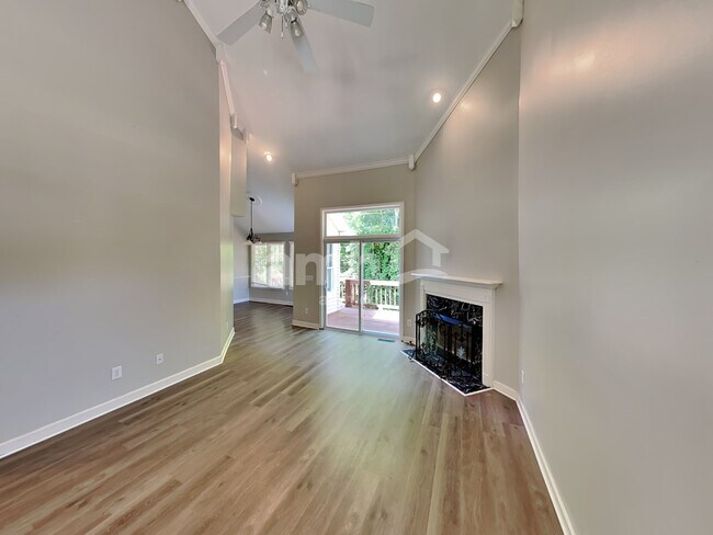Foto del edificio - 1423 Shoreside Dr