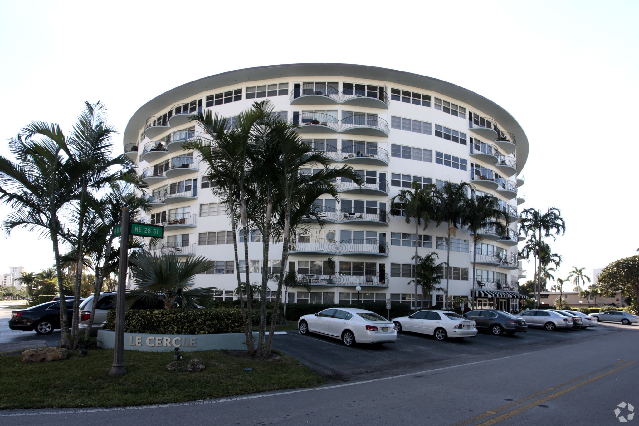 Le Cercle Condominiums