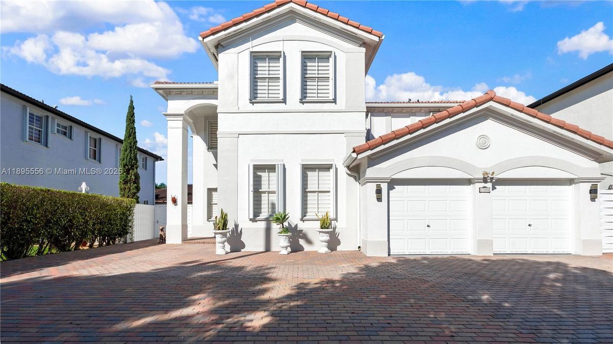 Foto principal - 17994 NW 87th Pl